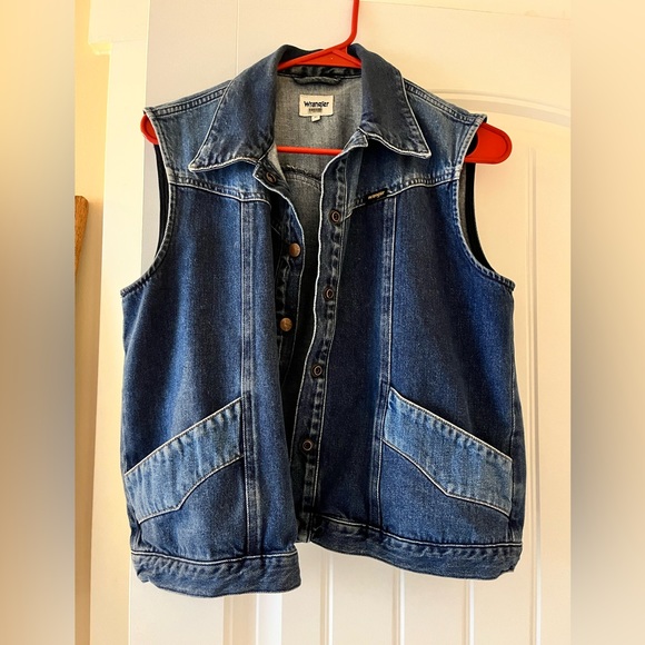 Western-Inspired Denim Wrangler Vest - Picture 5 of 5